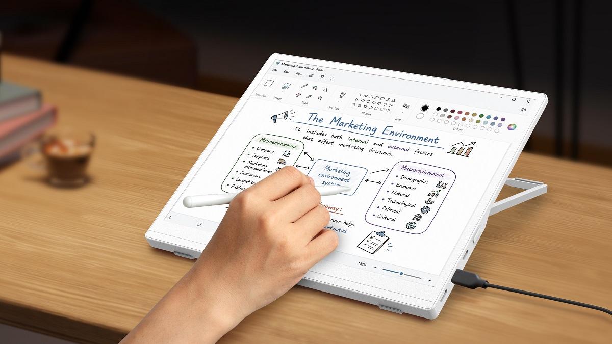 Acer анонсировала новые мониторы с поддержкой ePaper и тройным экраном